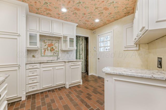 112 Western Street, Claude, TX 79019