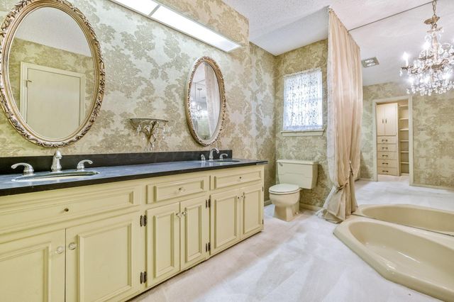 112 Western Street, Claude, TX 79019