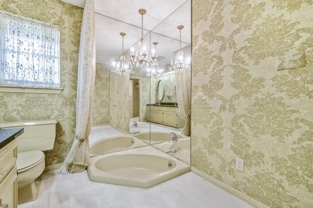 112 Western Street, Claude, TX 79019