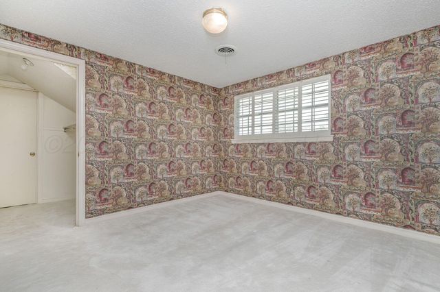 112 Western Street, Claude, TX 79019