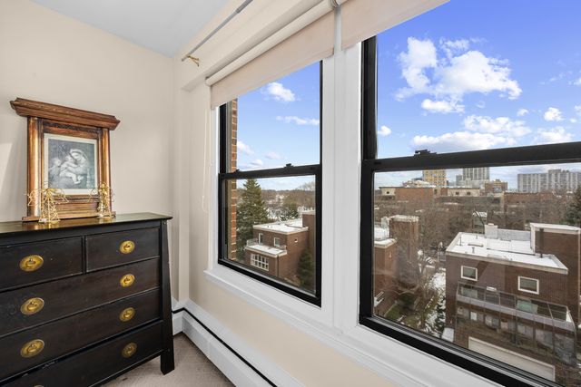 4880 N Marine Drive 606, Chicago, IL 60640