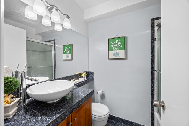 4880 N Marine Drive 606, Chicago, IL 60640