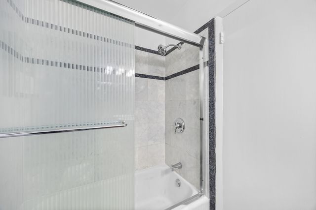 4880 N Marine Drive 606, Chicago, IL 60640