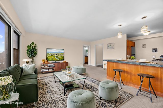 4880 N Marine Drive 606, Chicago, IL 60640