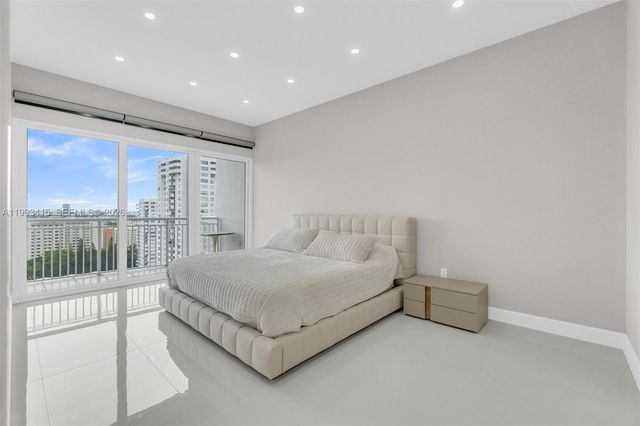 18011 Biscayne Boulevard PH04, Aventura, FL 33160