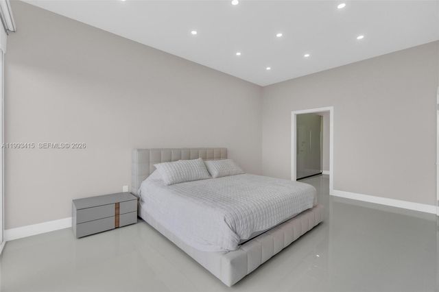18011 Biscayne Boulevard PH04, Aventura, FL 33160