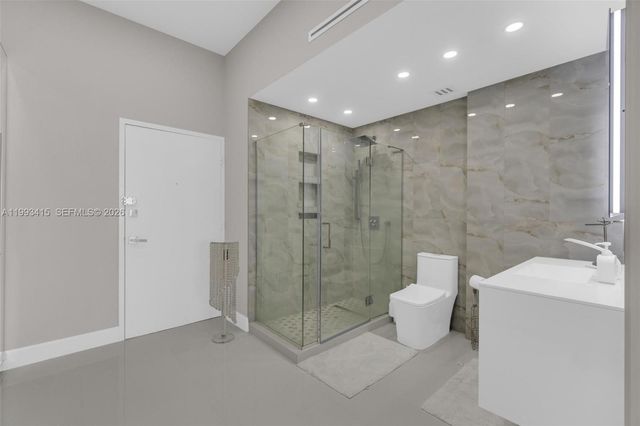 18011 Biscayne Boulevard PH04, Aventura, FL 33160