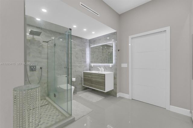 18011 Biscayne Boulevard PH04, Aventura, FL 33160