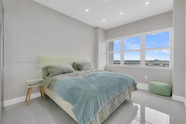 18011 Biscayne Boulevard PH04, Aventura, FL 33160