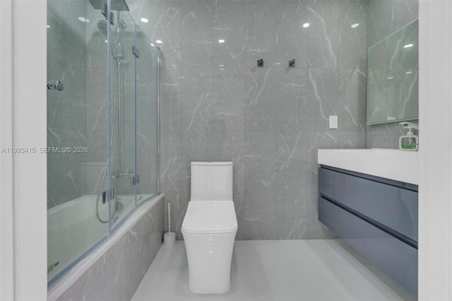 18011 Biscayne Boulevard PH04, Aventura, FL 33160