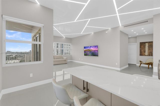 18011 Biscayne Boulevard PH04, Aventura, FL 33160