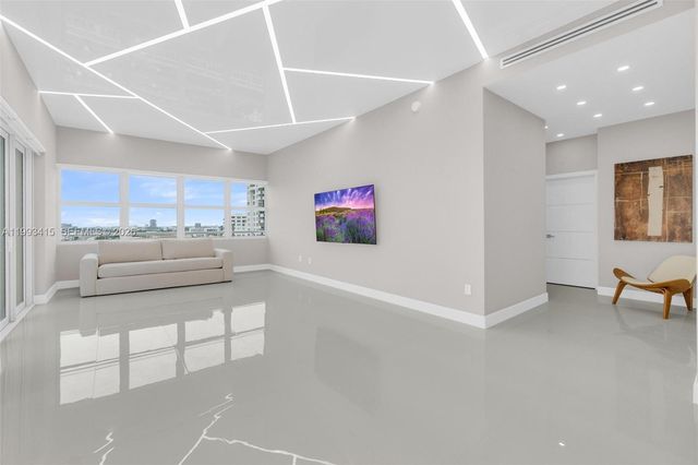 18011 Biscayne Boulevard PH04, Aventura, FL 33160