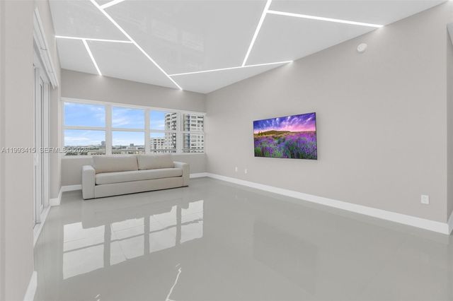 18011 Biscayne Boulevard PH04, Aventura, FL 33160