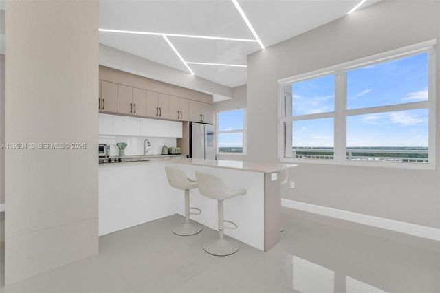 18011 Biscayne Boulevard PH04, Aventura, FL 33160