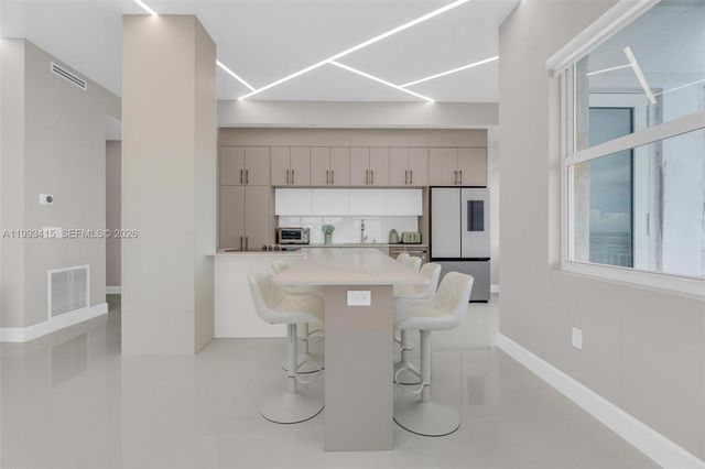 18011 Biscayne Boulevard PH04, Aventura, FL 33160