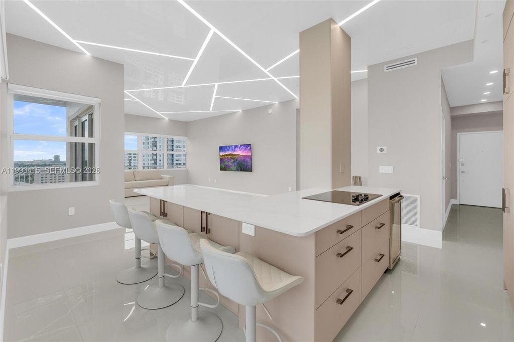 18011 Biscayne Boulevard PH04, Aventura, FL 33160