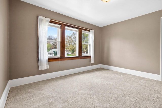 1068 CAROLINE STREET, Green Bay, WI 54303