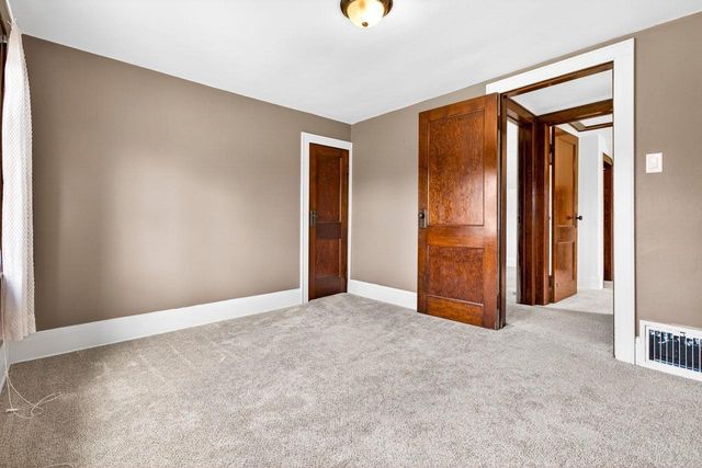 1068 CAROLINE STREET, Green Bay, WI 54303