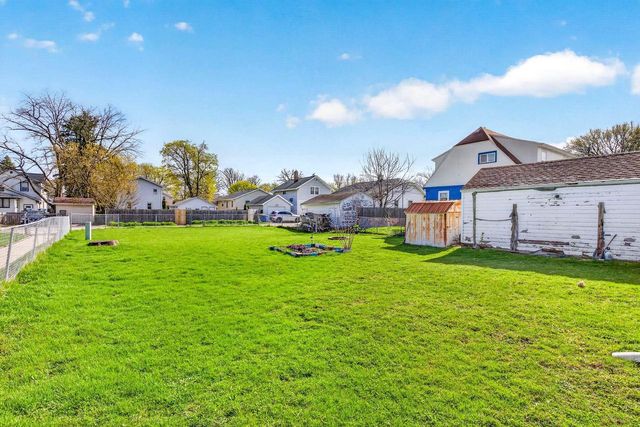 1068 CAROLINE STREET, Green Bay, WI 54303