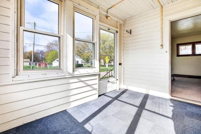 1068 CAROLINE STREET, Green Bay, WI 54303