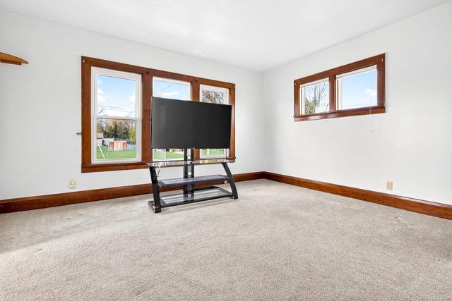 1068 CAROLINE STREET, Green Bay, WI 54303