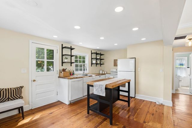 1384 Islington Street, Portsmouth, NH 03801