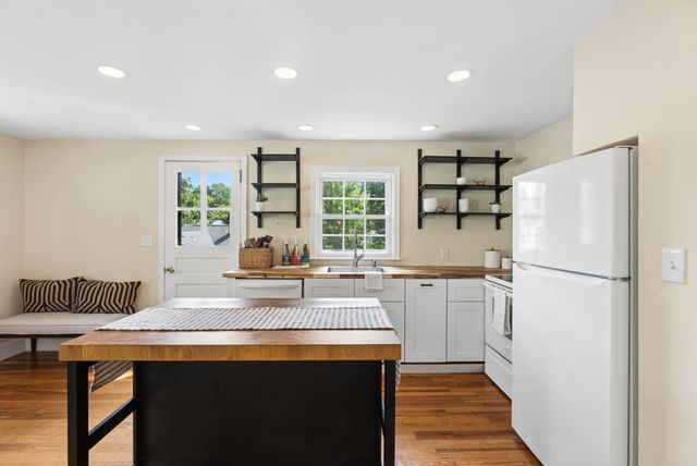 1384 Islington Street, Portsmouth, NH 03801