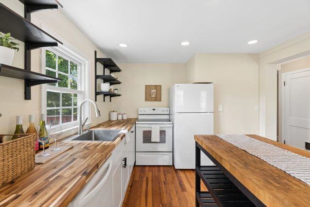 1384 Islington Street, Portsmouth, NH 03801