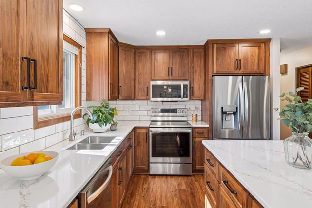 9721 Portal Drive, Eden Prairie, MN 55347