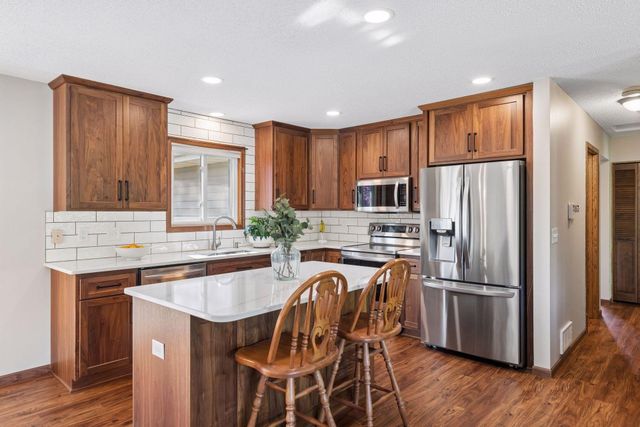 9721 Portal Drive, Eden Prairie, MN 55347