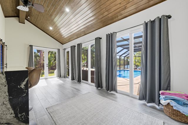 8350 Whispering Oak Way, West Palm Beach, FL 33411