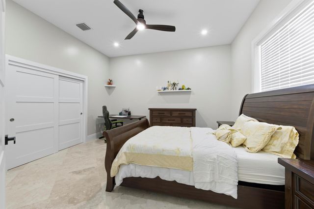 8350 Whispering Oak Way, West Palm Beach, FL 33411