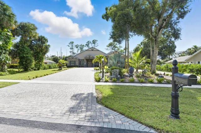 8350 Whispering Oak Way, West Palm Beach, FL 33411