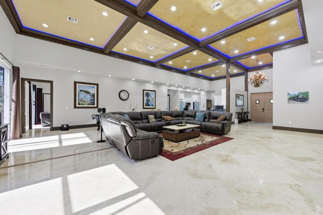 8350 Whispering Oak Way, West Palm Beach, FL 33411