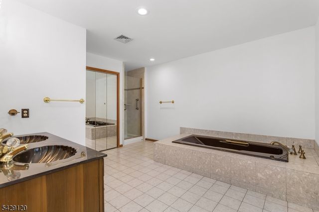 97 Roxy Ave, Edison Twp., NJ 08820