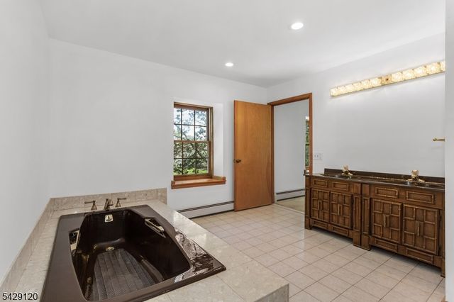 97 Roxy Ave, Edison Twp., NJ 08820