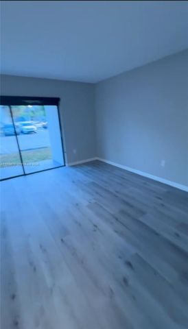 7100 NW 179th St 102, Hialeah, FL 33015