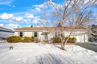 1906 Fairfield Road, Lindenhurst, IL 60046