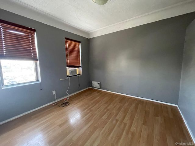 90 Main Street 2R, Mineola, NY 11501