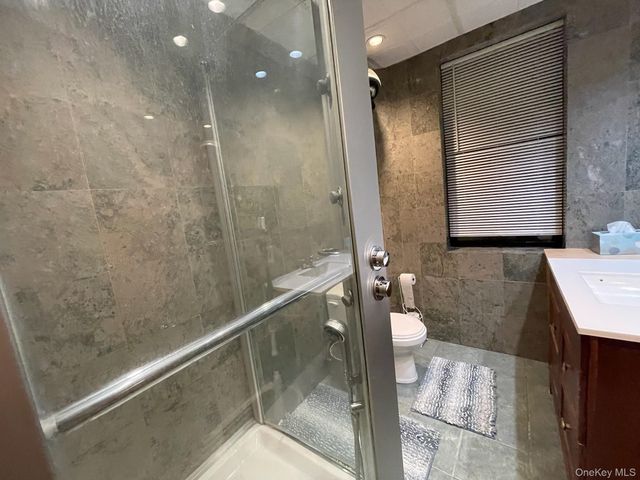90 Main Street 2R, Mineola, NY 11501