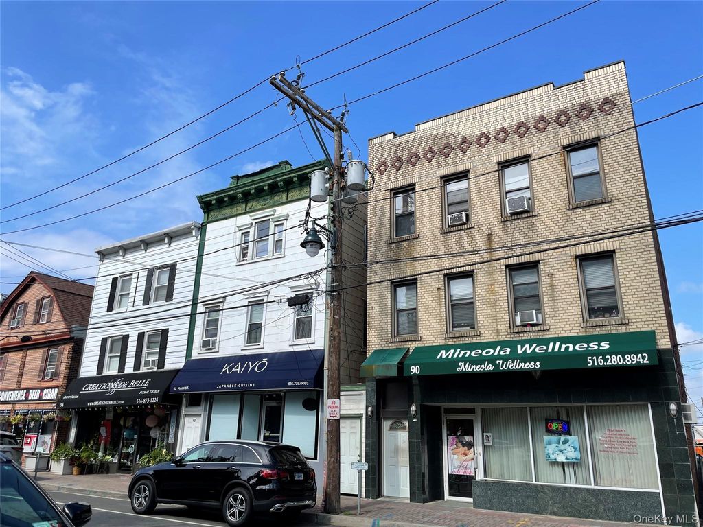 90 Main Street 2R, Mineola, NY 11501