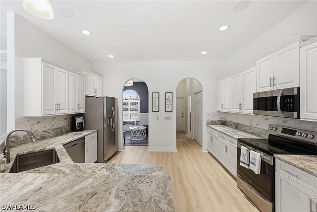 7673 Mulberry LN, Naples, FL 34114
