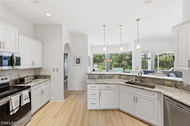7673 Mulberry LN, Naples, FL 34114