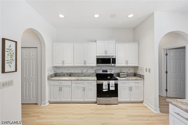 7673 Mulberry LN, Naples, FL 34114