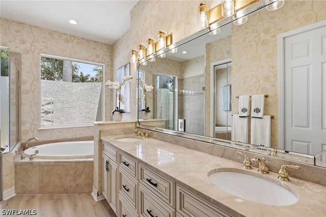 7673 Mulberry LN, Naples, FL 34114