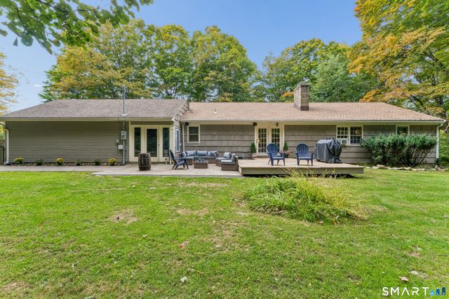 27 Hattertown Road, Newtown, CT 06470