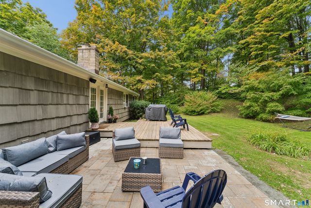 27 Hattertown Road, Newtown, CT 06470