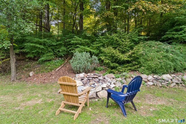 27 Hattertown Road, Newtown, CT 06470