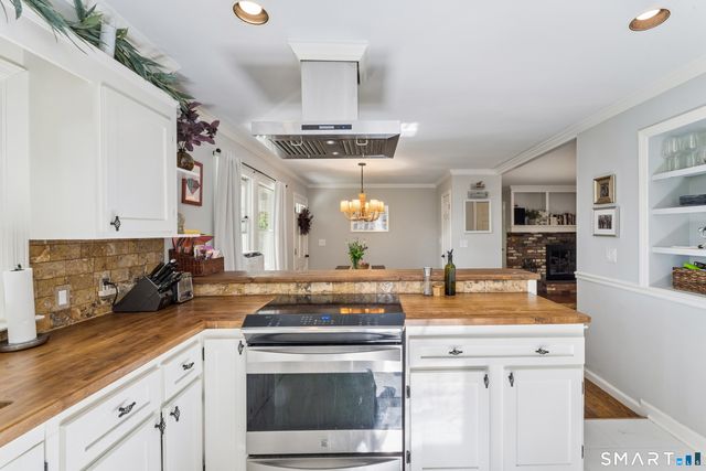 27 Hattertown Road, Newtown, CT 06470