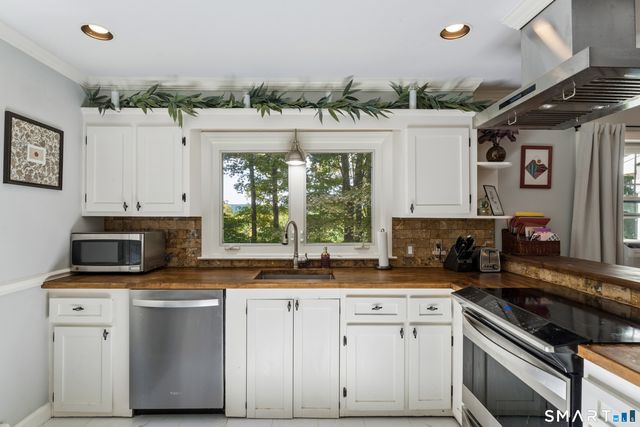 27 Hattertown Road, Newtown, CT 06470